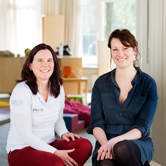 Kinderfysiotherapeut Nadine en coordinator Latasteschool Charlotte (bewerkt)